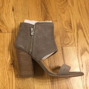 Dolce Vita suede wedge. Fit more like an 8.